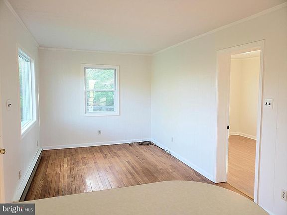 4th image of 857 Page Brook Ln