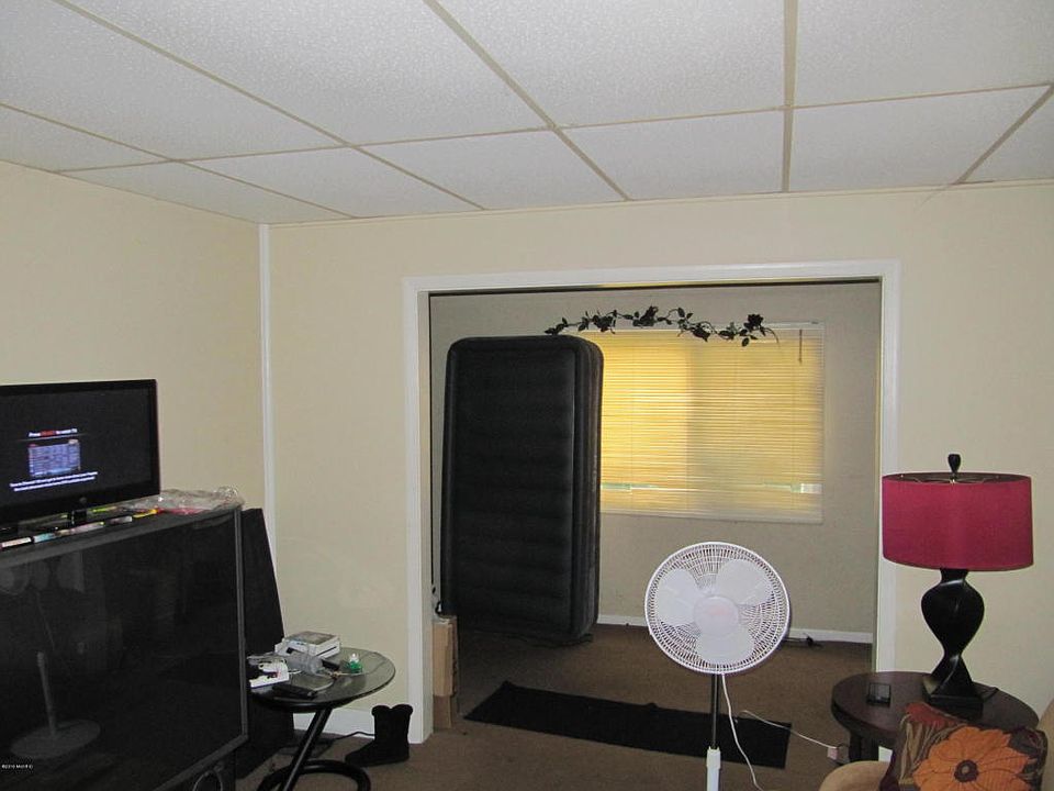 2nd image of 1520 Calvin Ave SE