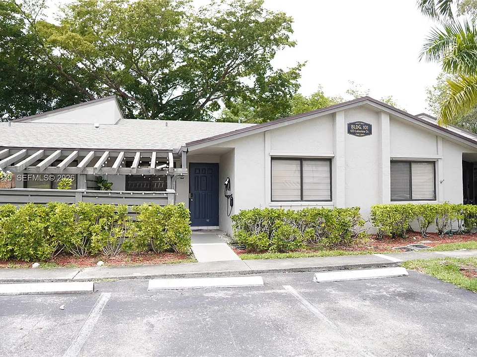 453 Lakeview Dr #2
