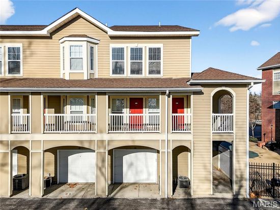 2714 McKnight Crossing Ct, Saint Louis, MO 63124