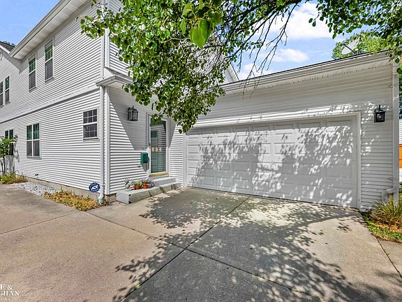 5th image of 886 Saint Clair Ave