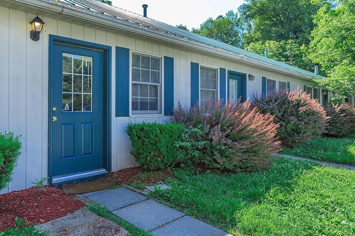 2 bed, 1000 sqft, $1,487 — Photo 2