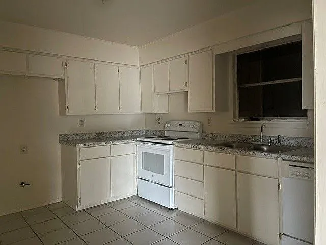 3 bed, 2.0 bath, 1197 sqft, $1,100 — Photo 2