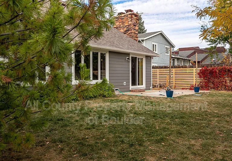 470 W Sutton Cir — Photo 25