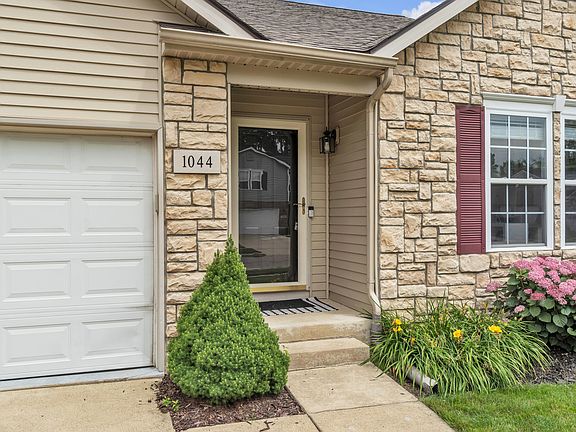 2nd image of 1044 Primrose Ln