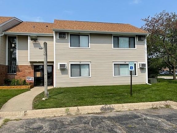 2nd image of 3800 Bayside Dr Unit 6