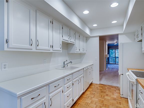 3rd image of 13730 15th Ave NE APT A202