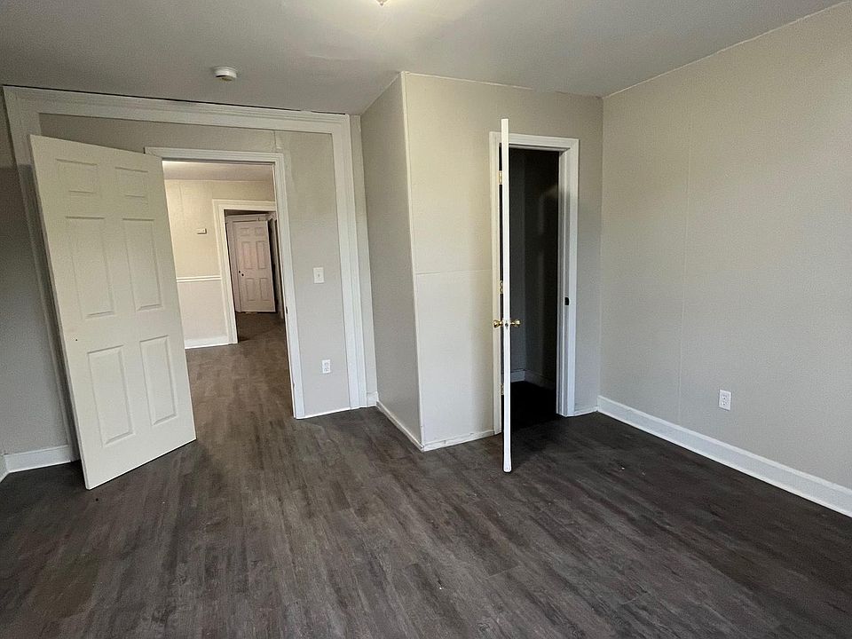 1st image of 215 Jefferson St #3