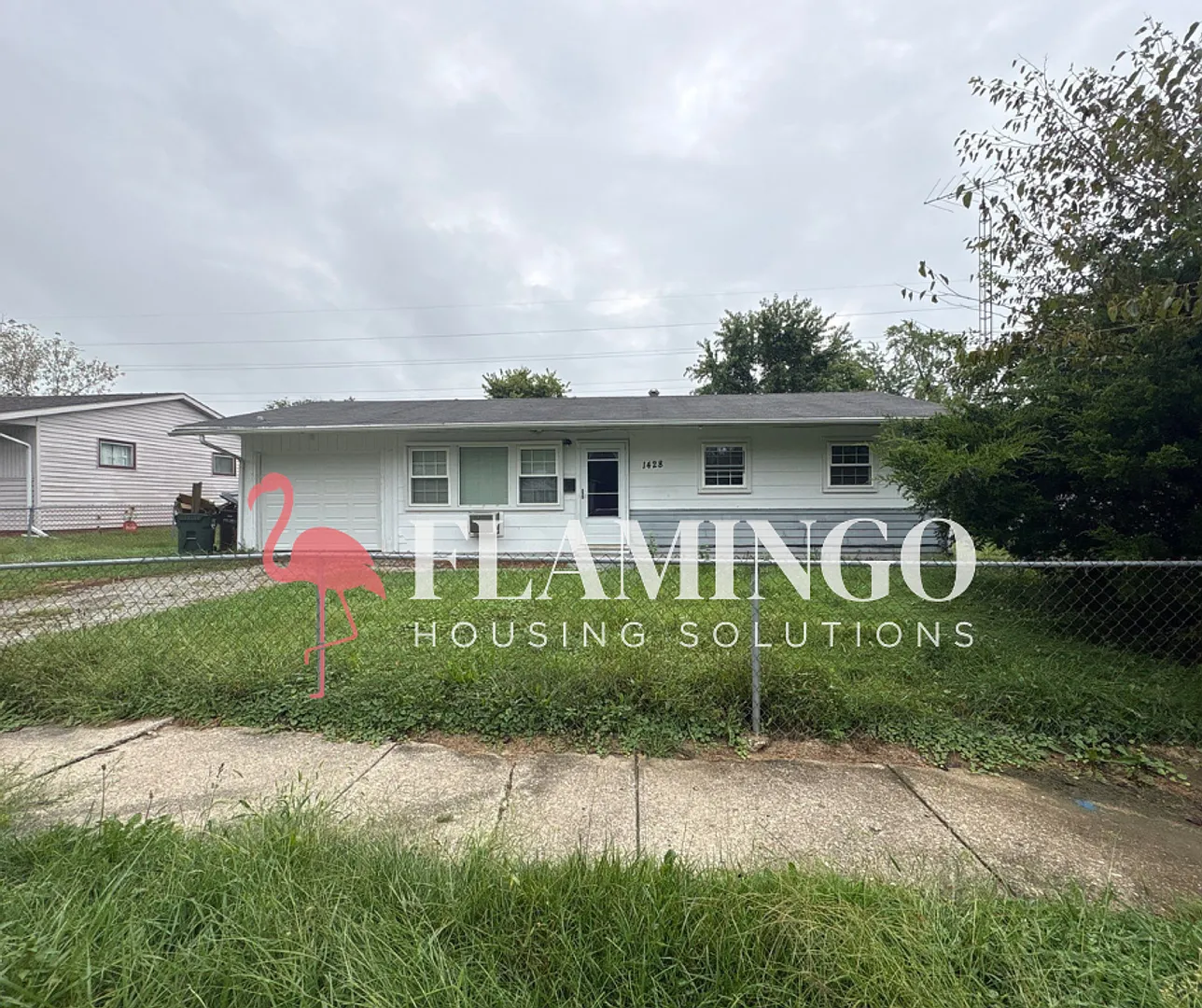 Comfortable 3-Bedroom Home with Central Air in Dayton! — Photo 1