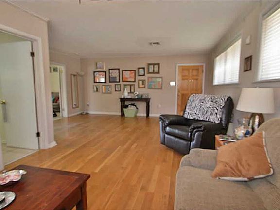 4th image of 6318 Carlson Dr