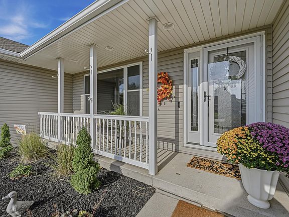 4th image of 418 Coniston Cir