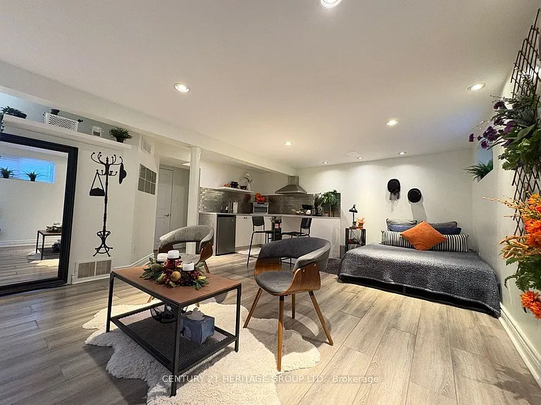 22 Cedar Cres #BASEMENT — Photo 9