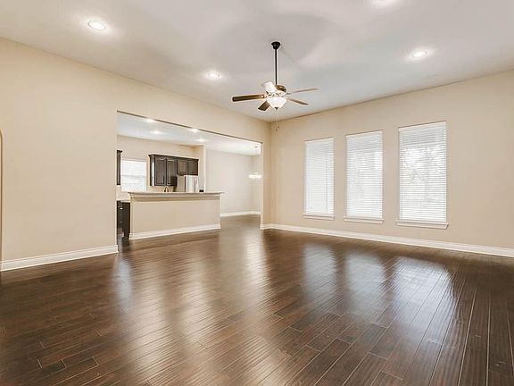 4th image of 136 Spanish Oak Dr