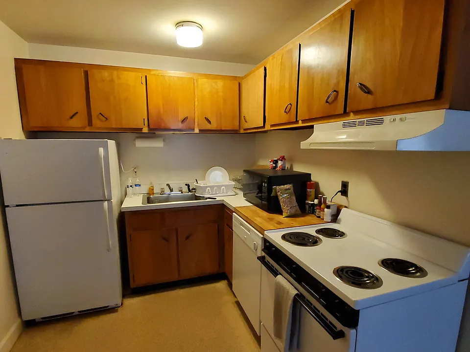 33 Lindale St #7