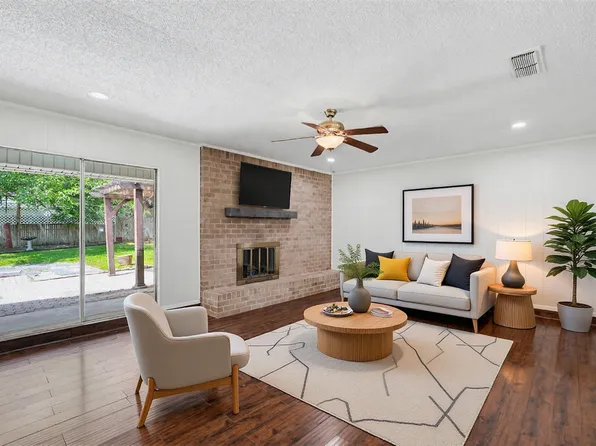 6737 Fair Meadows Dr, North Richland Hills, TX 76182