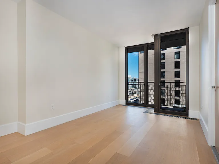 100 Vandam St #11A — Photo 4
