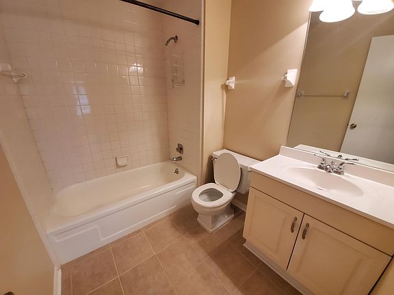 3rd image of 303 Dryberry Way