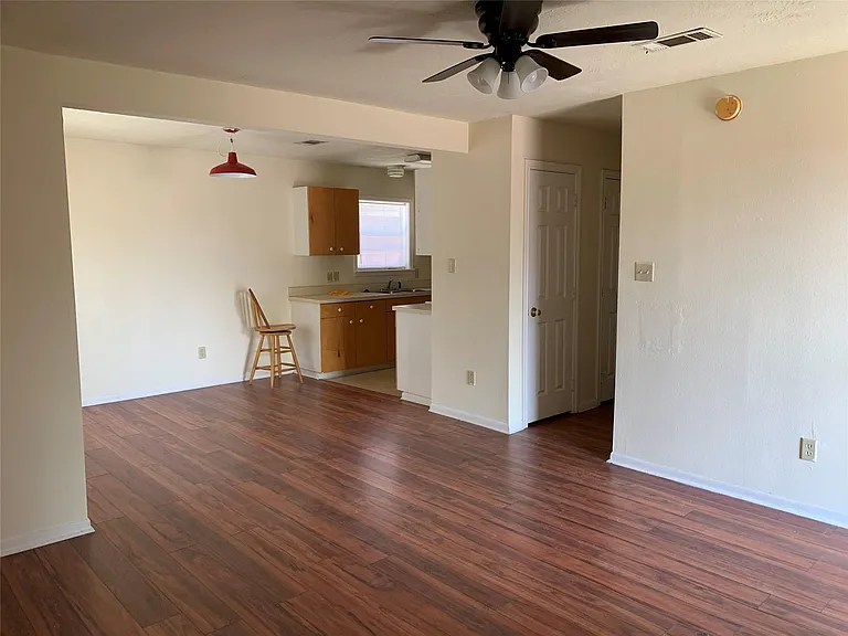 3901 College Main St #B — Photo 11