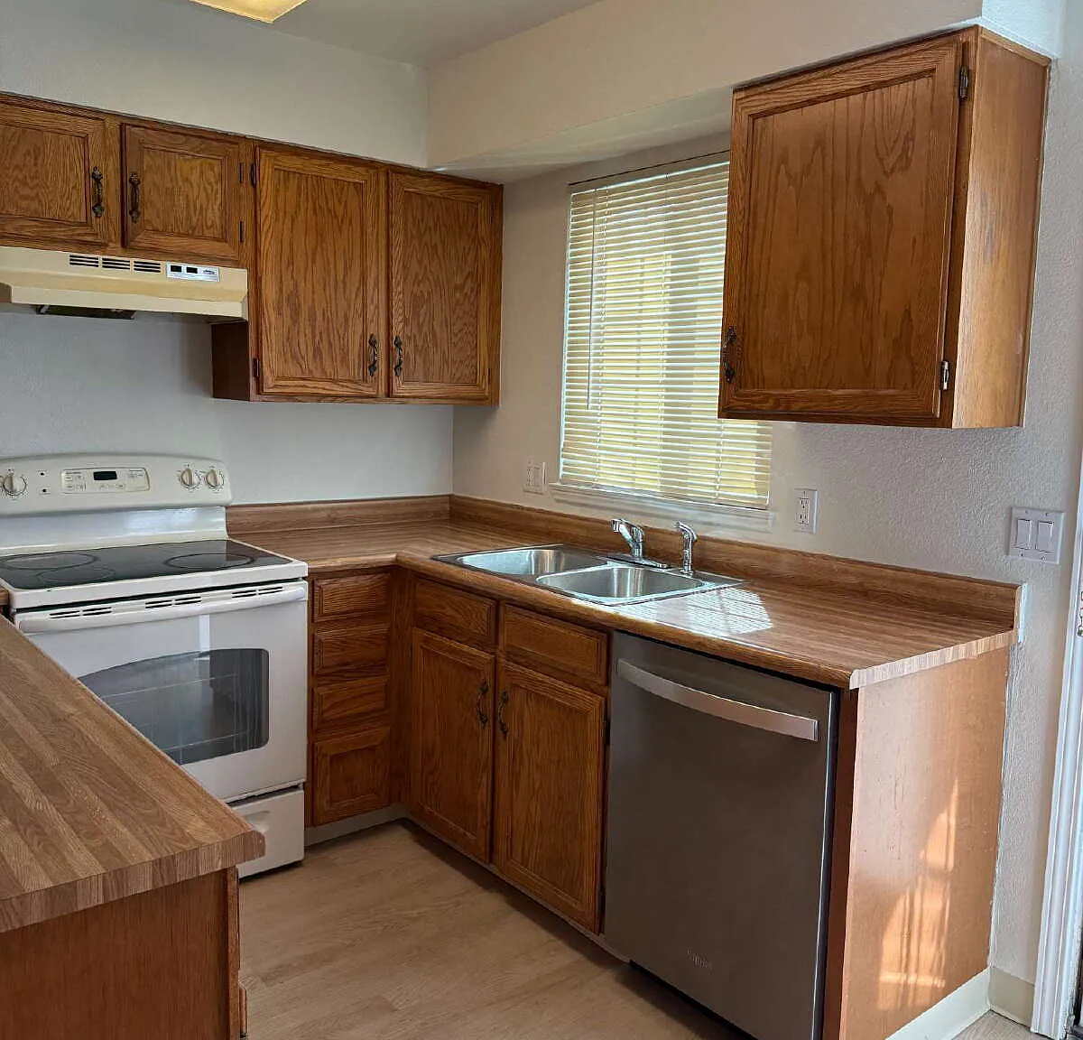 2 bed, 1.5 bath, 1036 sqft, $1,700 — Photo 4