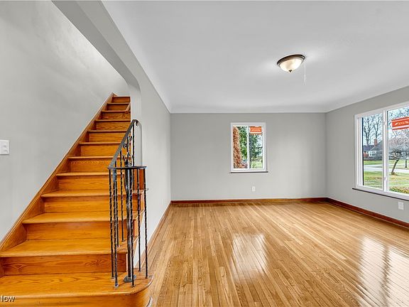 4th image of 421 E 266th St