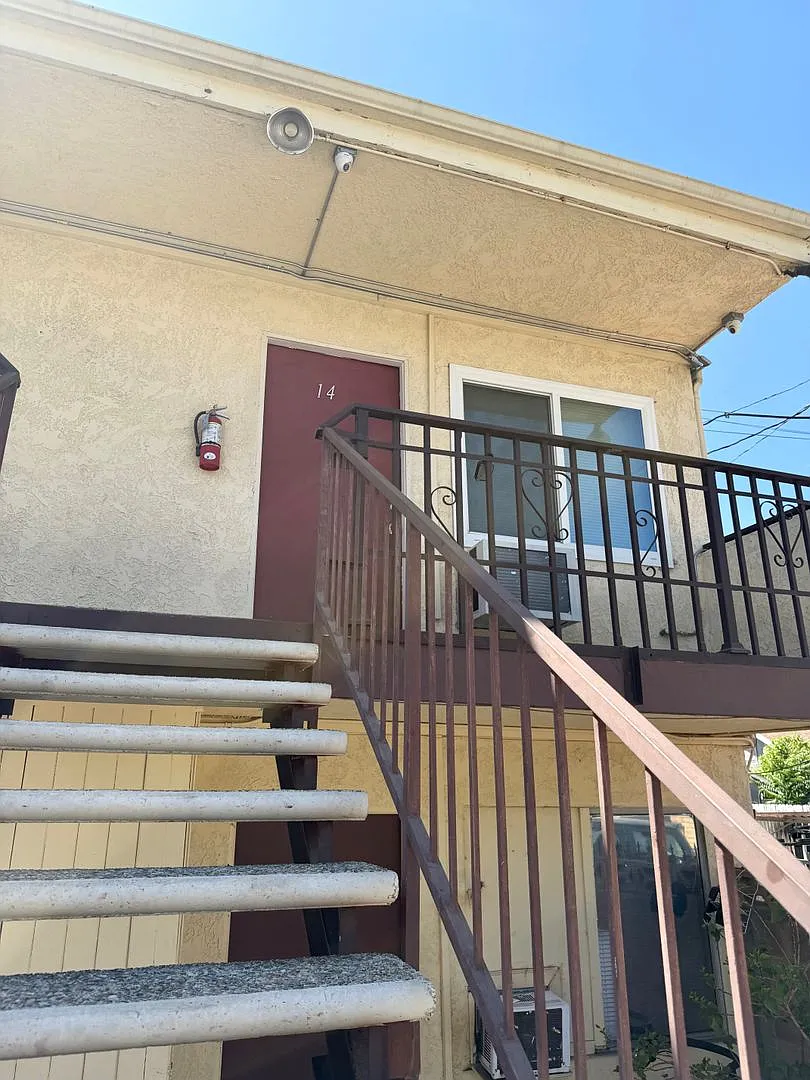 447 W Monterey Ave — Photo 2