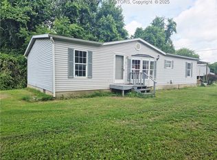 13 Preston Ln, Alum Creek, WV 25003