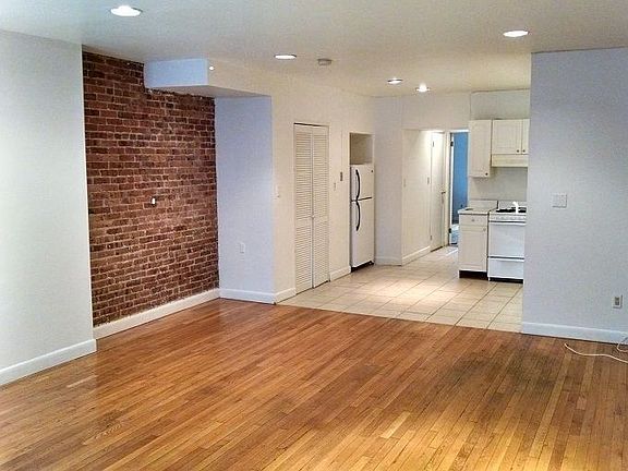 4th image of 515 Manhattan Ave Floor 1