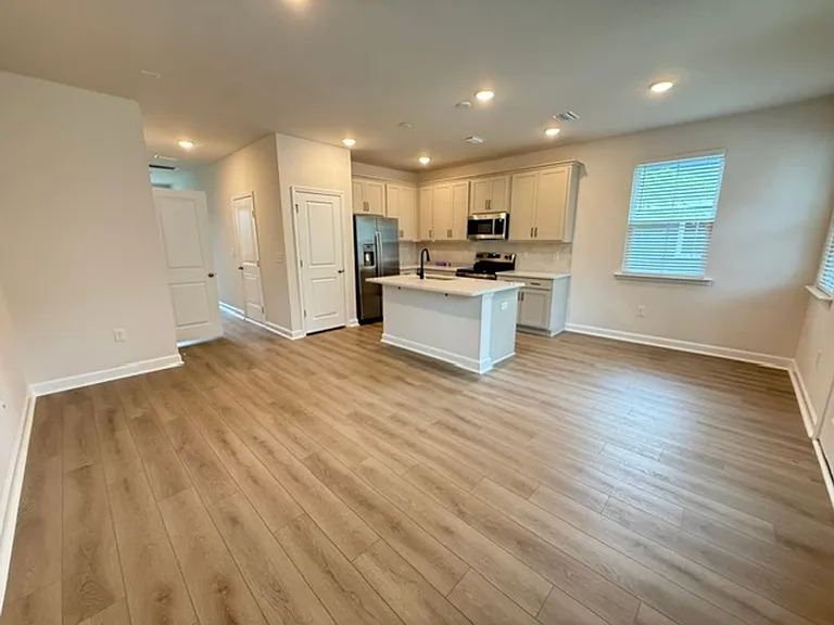 467 Martins Creek Blvd — Photo 6