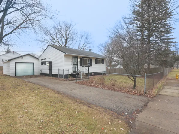 2820 N Elmwood Ave, Waukegan, IL 60087