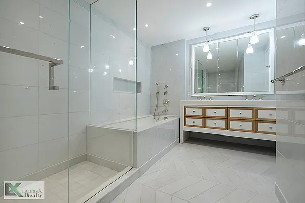 Rented by Lucas X Realty LLC | media 17