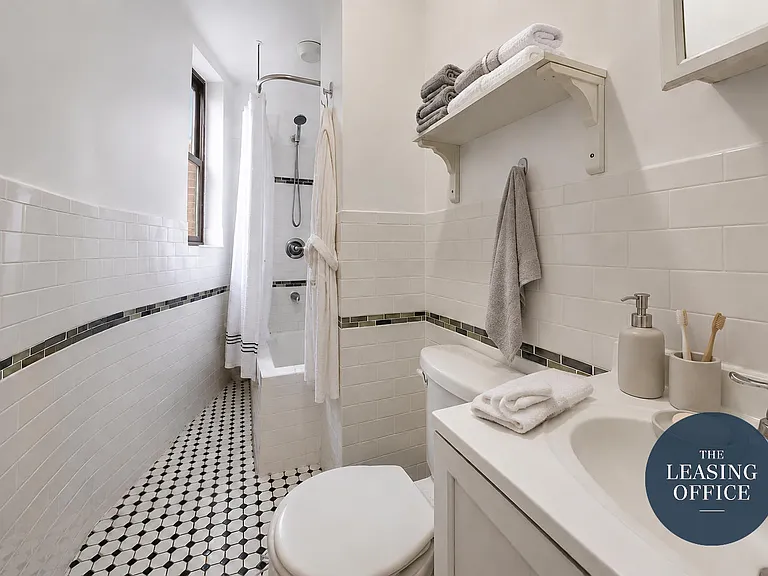 534 W 47th St #4E — Photo 7