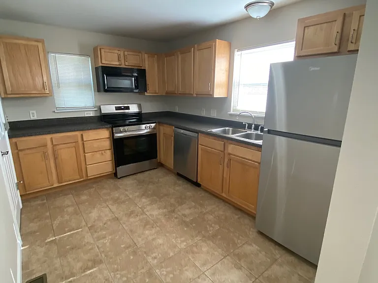 244 W Loretta Ave — Photo 5