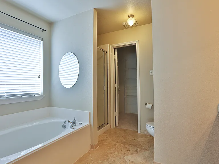 809 Robbin Cir — Photo 8