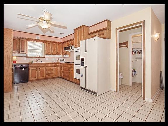 4th image of 2420 Sierra Ln