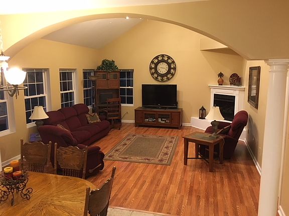 19x17 GR w/gas fireplace