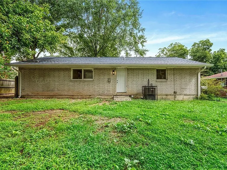 128 Alexander Ct — Photo 17