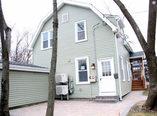 317 E Park Ave #B, Libertyville, IL 60048