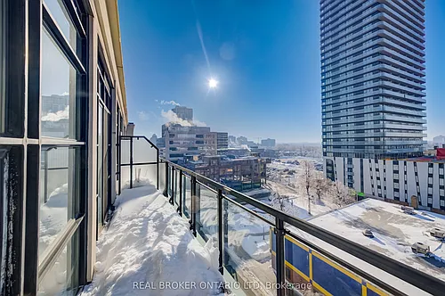 404 King St W Photo 1