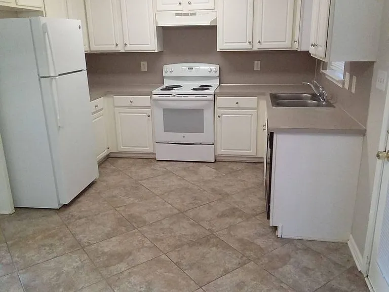 738 Ablow Dr — Photo 7
