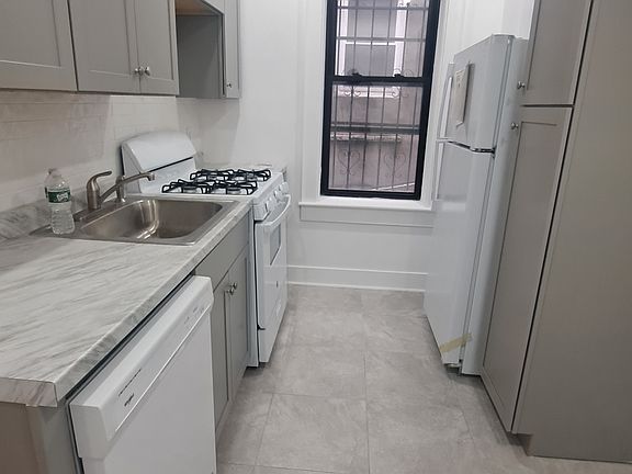 4th image of 362 Midwood St APT 2R