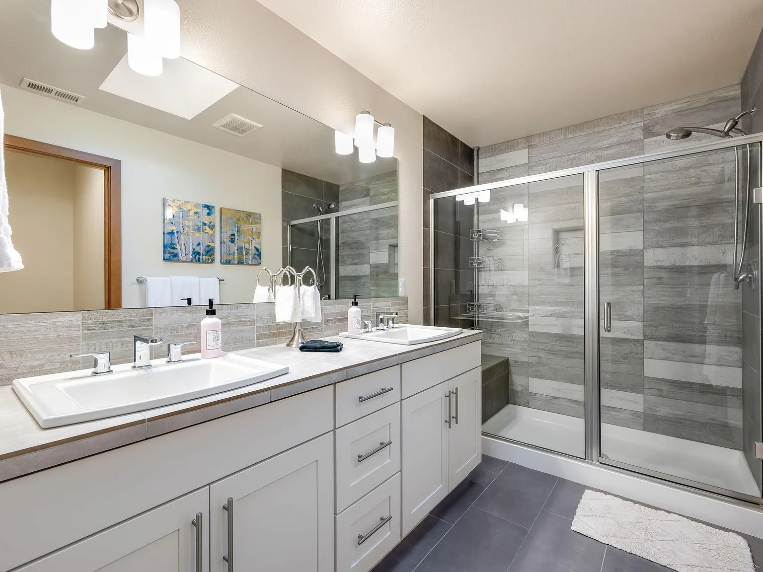 4 bed, 2510 sqft, $4,400 — Photo 3