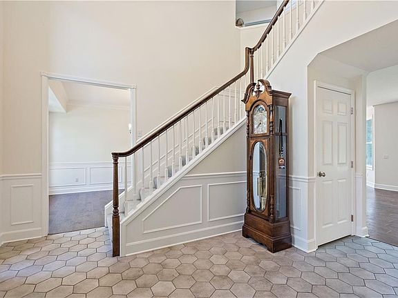 4th image of 14612 Reinhardt Dr