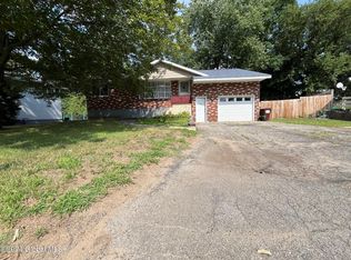 8 Phyllis Ct, Schenectady, NY 12303