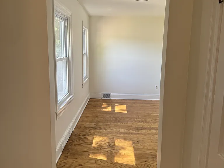 1014 Evergreen Ave — Photo 3