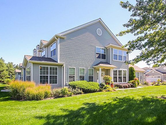 2nd image of 599 Hyannis Port Cir