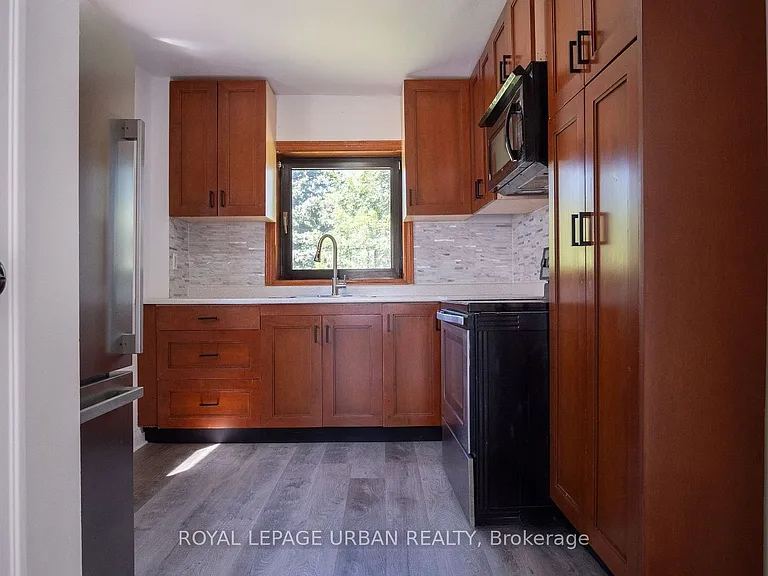 14 Camrose Cres — Photo 10