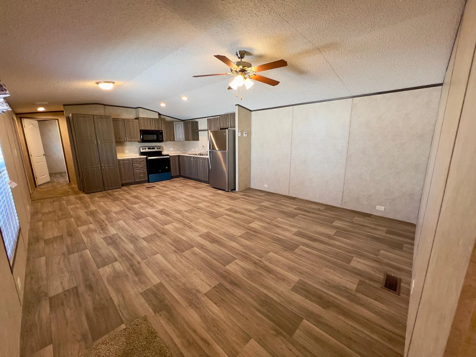 2 bed, 960 sqft, $900 — Photo 2
