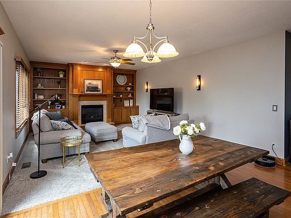 3rd image of 7084 Lynwood Ct