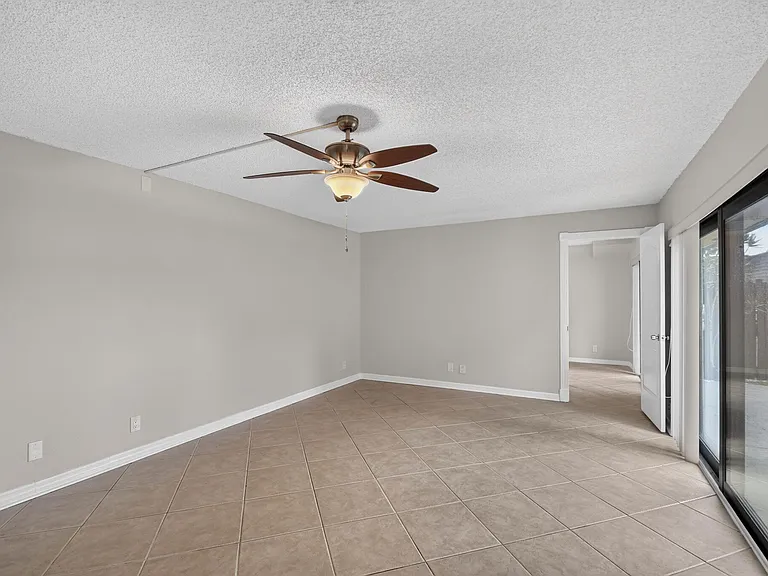 744 Springdale Cir — Photo 8