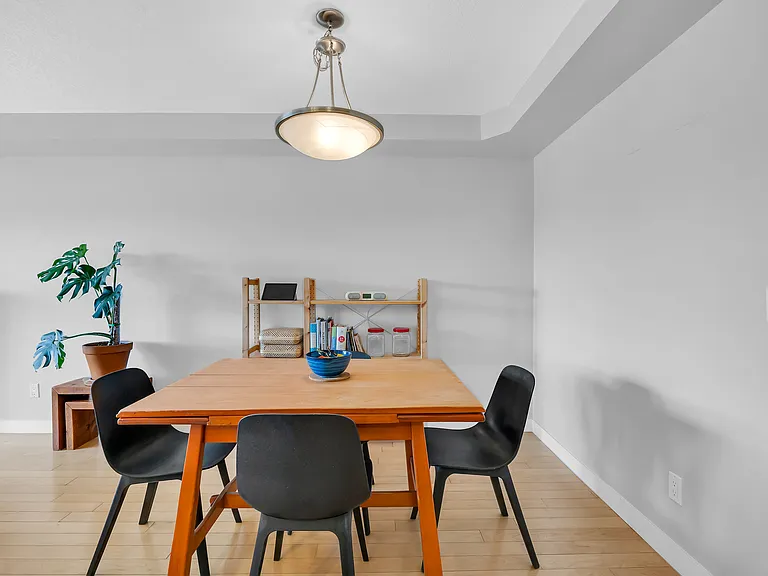 725 4th St NE #309 — Photo 8
